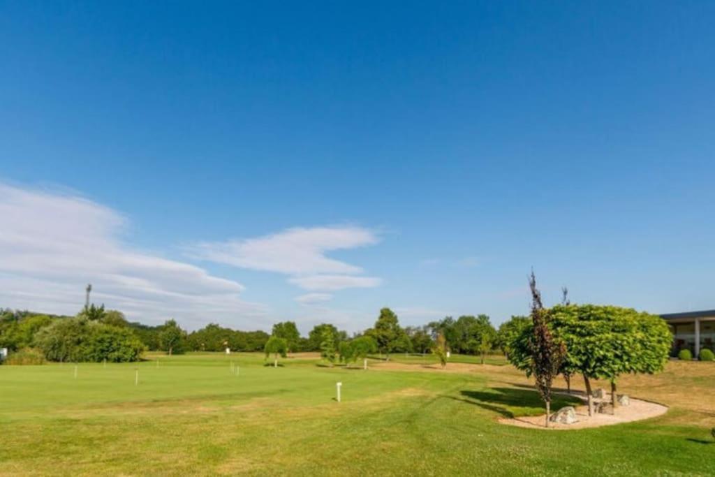 Luxus Appartement Am Golfplatz Und Therme Lutzmannsburg Zsira Esterno foto